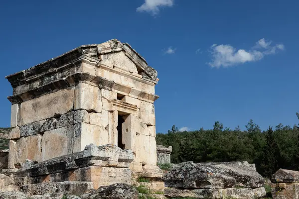 Pamukkale, Denizli, Türkiye: Nisan 03 2016: Hierapolis Necropolis, Türkiye (UNESCO Dünya Mirasları Listesi, 1988)