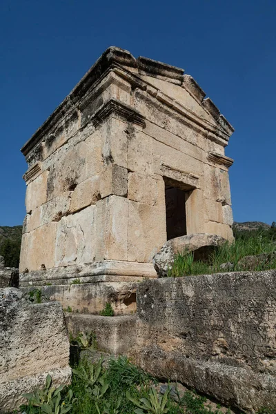 Pamukkale, Denizli, Türkiye: Nisan 03 2016: Hierapolis Necropolis, Türkiye (UNESCO Dünya Mirasları Listesi, 1988)