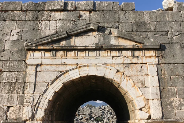 Kas, Antalya, Türkiye - 16 Haziran 2014: Letoon Lycian sitesindeki tiyatro
