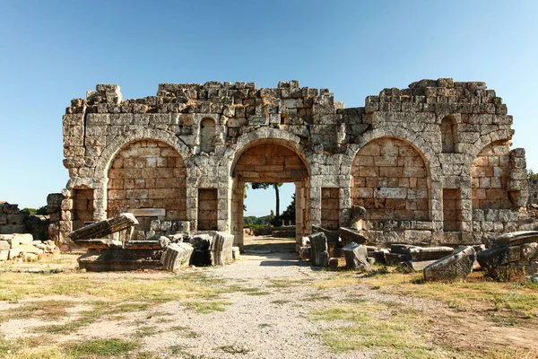 Aksu, Antalya, Türkiye - 06 Temmuz 2016: Perge antik kentinde Agora