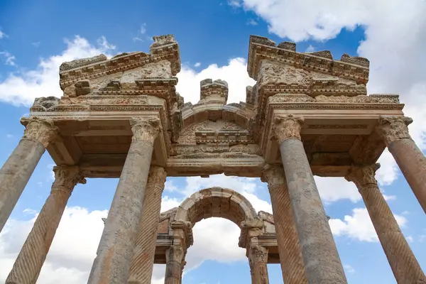 Karacasu, Aydın, Türkiye - 8 Ekim 2016: Aphrodisias tetrapylon kalıntıları, (UNESCO Dünya Mirası Sitesi, 2017)