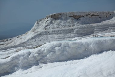 Türkiye 'nin Pamukkale kentindeki travertin teraslarında turkuaz havuzları