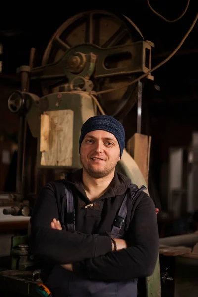 Portrait Young Male Carpenter Young Male Carpenter Standing His Work — Zdjęcie stockowe