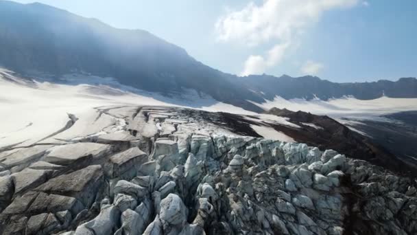 Grande ghiacciaio in montagna — Video Stock
