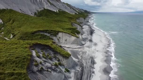 White cliffs on the ocean — Vídeo de Stock