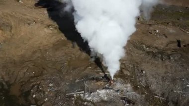 Bir volkan santralinden çıkan buhar