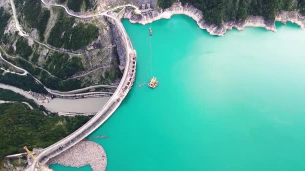 Flight over the Inguri hydroelectric power station in Georgia — Wideo stockowe