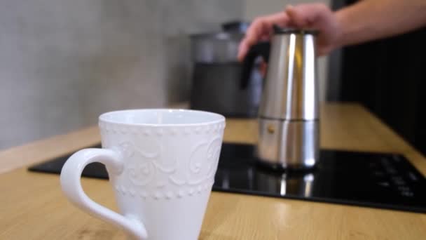 Coffee boils in a geyser coffee maker at home in the kitchen — Stock Video