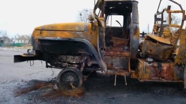 Ukrayna 'da kaza yapmış bir askeri araç. Irpin-Kyiv - Nisan 2022