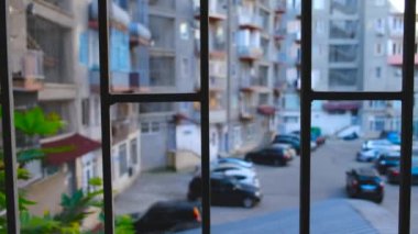 Batumi 'de demir bir ızgaradan ateş edilmiş. Yüksek kalite 4k görüntü