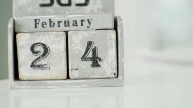 Hatıra takvimi 24 Şubat tarihini gösteriyor. Yüksek kalite 4k görüntü