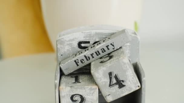 Souvenir Resetting Calendar Shows February Date High Quality Footage — ストック動画