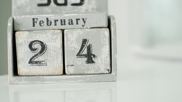 Souvenir Resetting Calendar Shows February Date High Quality Footage — Stockvideo