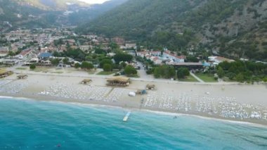 Oludeniz Sahili Belchekiz. İnsansız hava aracından setin çekilmesi. Yüksek kaliteli FullHD görüntüler