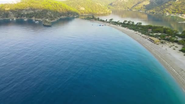 Lecąc Nad Plażą Oludeniz Blue Lagoon Piękna Zatoka Krystalicznie Czystą — Wideo stockowe