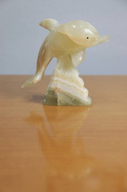 Decorative citrine quartz dolphin symbolizing wisdom, balance and harmony, very beautiful to decorate the home