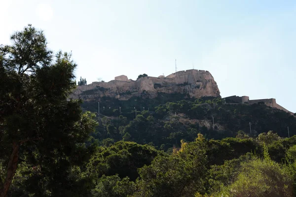 Castillo Santa Barbara Jest Bardzo Turystycznym Miejscem Mieście Alicante Hiszpanii — Zdjęcie stockowe