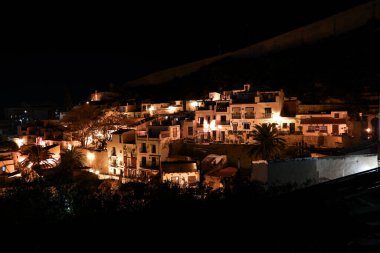 Santa Cruz Eski Alicante Kasabası Gece görüldü