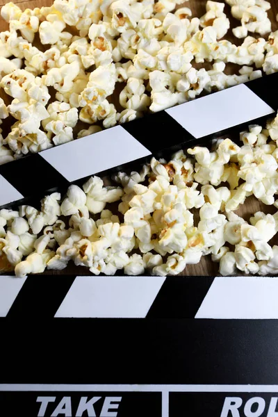 Klappbrett Für Filmaufnahmen Mit Popcorn Fühlt Man Sich Eher Wie — Stockfoto