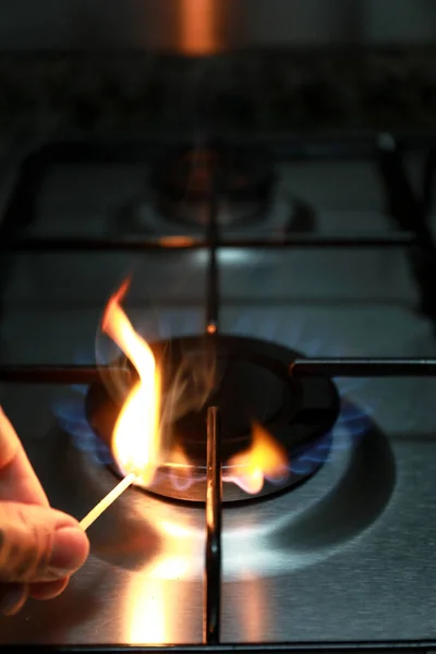 Gaz Sobası Kibritle Yanan Ocaklar Mutfakta Iyi Bir Yemek Pişirmek — Stok fotoğraf