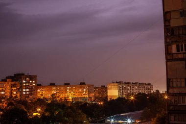 Havadaki Ozon Bölgesi - bir akşam fırtınasının önsezisi