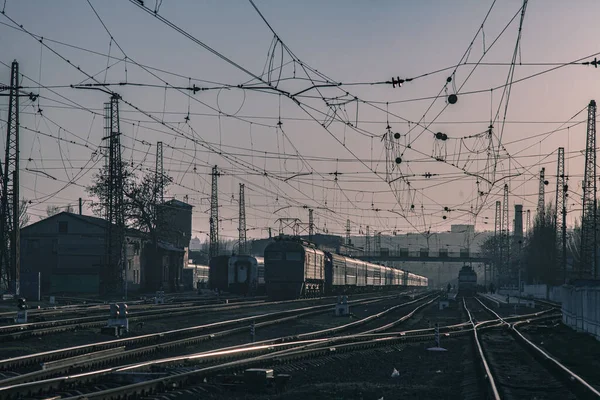 Tren Istasyonunda Sisli Soğuk Bir Sabah — Stok fotoğraf