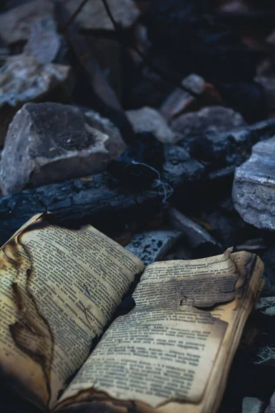 Война Сожженная Книга Пепле — стоковое фото