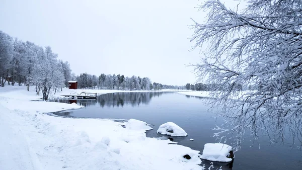 Bellissimo Lago Tranquillo Lago Invernale Con Neve Svezia Perfetto Vacanze — Foto Stock