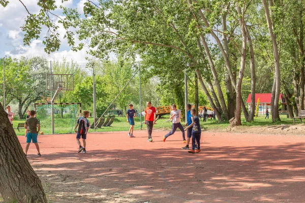 Nyiregyhaza Ungarn Mai 2019 Kinder Spielen Fußball Auf Dem Außenspielplatz — Stockfoto