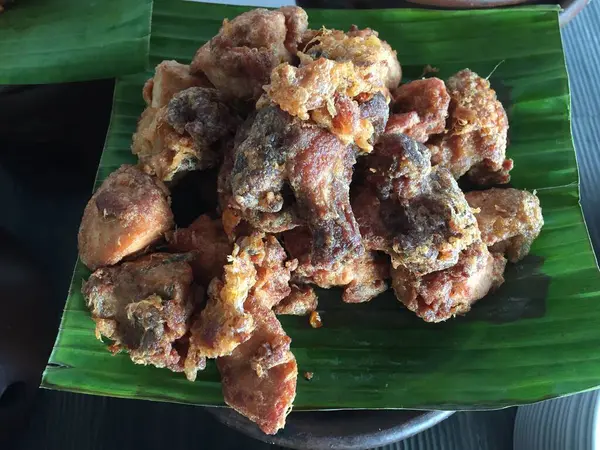 Original Fried Chicken Banana Leaf Base Indonesian Special Food Indonesian — Stok fotoğraf