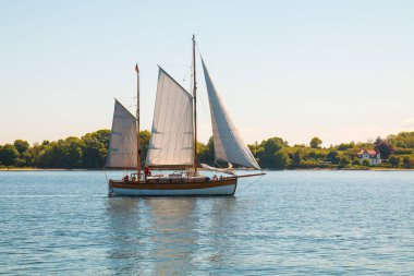 Kesici ya da ketçap - iki direkli tarihi yelkenli tekne