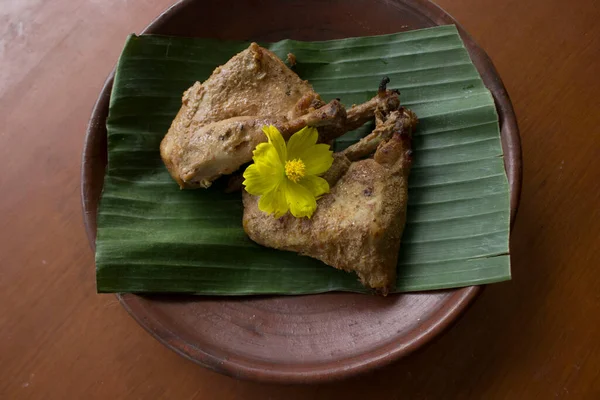 Grilled Chicken Ayam Bakar Ayam Panggang Served Banana Leaf Onion — 图库照片