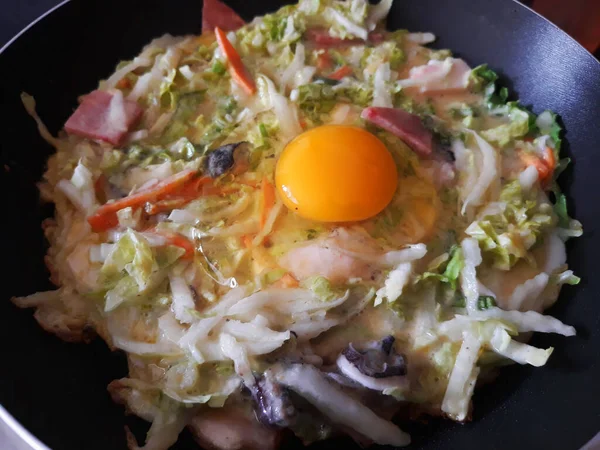 Pizza Jepang Tradisional Okonomiyaki Pizza Pedas Jepang Dari Okonomiyaki Terbuat — Stok Foto