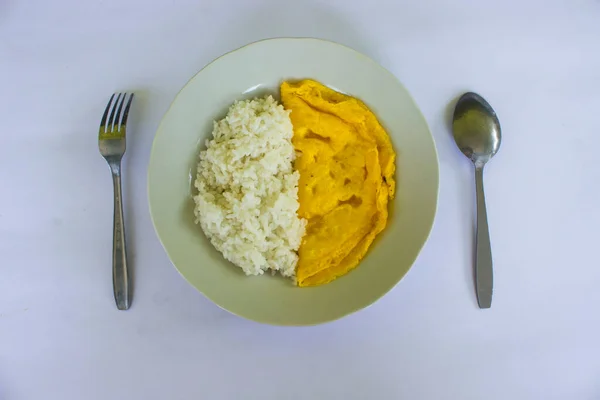 Nasi Foto Dengan Telur Goreng Telur Dadar Dengan Sendok Dan — Stok Foto