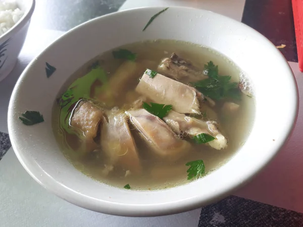 그릇에 닭고기 스프클 Sop Ayam Klaten — 스톡 사진