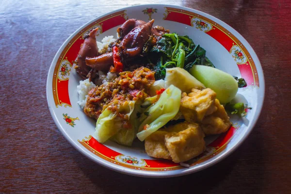 Nasi Tempong Sego Tempong Традиционная Еда Баньюванги Индонезии Риса Традиционных — стоковое фото