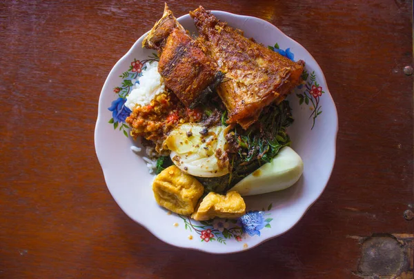 Nasi Tempong Sego Tempong Traditional Food Banyuwangi Indonesia Made Rice — Stockfoto