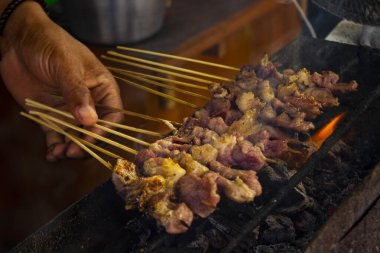 Sate kambing ya da satay keçi, kuzu, kuzu ya da keçi eti satay. İnsanlar tarafından ızgarada kızartılmış kömür içerikli. Yogyakarta, Java ve Endonezya 'dan geleneksel satay.