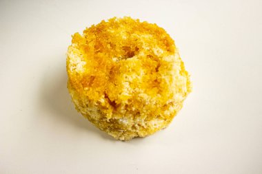 getuk ya da getuk, hindistancevizi ve palmiye şekerli kaşık ezmesinden yapılan bir aperatiftir.