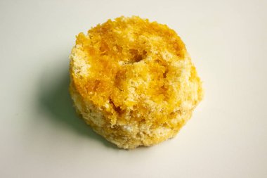 getuk ya da getuk, hindistancevizi ve palmiye şekerli kaşık ezmesinden yapılan bir aperatiftir.