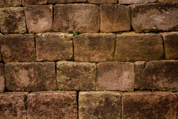 Sukuh Tapınağı ya da Candi Sukuh, Sukuh Tapınağı 'nda rahatlatıcı. Endonezya' nın orta kesimindeki antik erotik Candi Sukuh-Hindu Tapınağı. Tapınak Java Hindu tapınağıdır ve Lawu Dağı 'nın yerindedir.