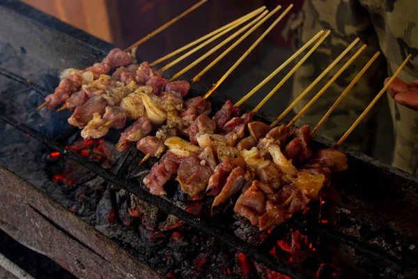 Sate kambing ya da satay keçi, kuzu, kuzu ya da keçi eti satay. İnsanlar tarafından ızgarada kızartılmış kömür içerikli. Yogyakarta, Java ve Endonezya 'dan geleneksel satay.