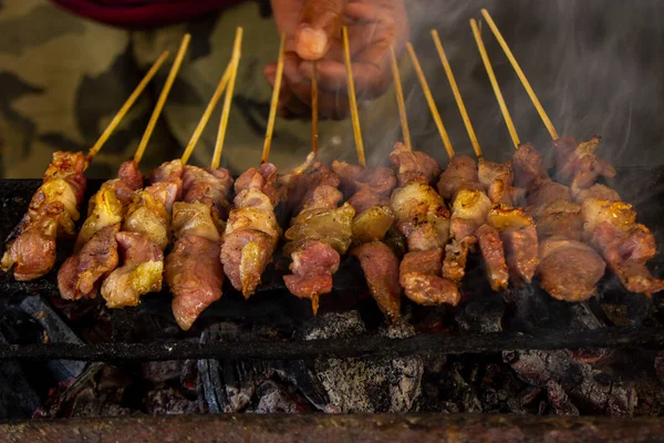 Sate kambing ya da satay keçi, kuzu, kuzu ya da keçi eti satay. İnsanlar tarafından ızgarada kızartılmış kömür içerikli. Yogyakarta, Java ve Endonezya 'dan geleneksel satay.