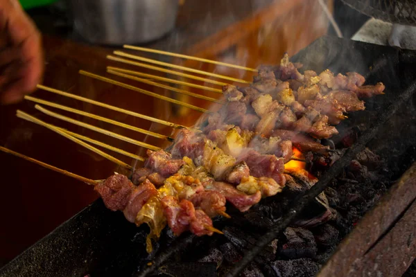 Sate kambing ya da satay keçi, kuzu, kuzu ya da keçi eti satay. İnsanlar tarafından ızgarada kızartılmış kömür içerikli. Yogyakarta, Java ve Endonezya 'dan geleneksel satay.