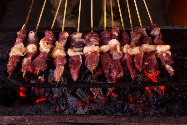 Sate kambing ya da satay keçi, kuzu, kuzu ya da keçi eti satay. İnsanlar tarafından ızgarada kızartılmış kömür içerikli. Yogyakarta, Java ve Endonezya 'dan geleneksel satay.