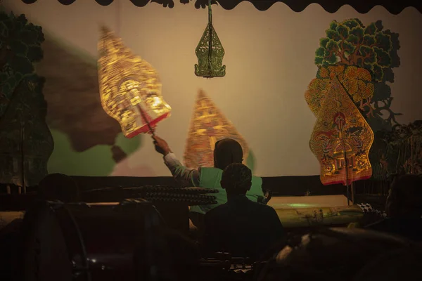 Wayang Kulit Shadow Puppets Java Indonesia Puppet Show Dalang Puppeteer — Zdjęcie stockowe