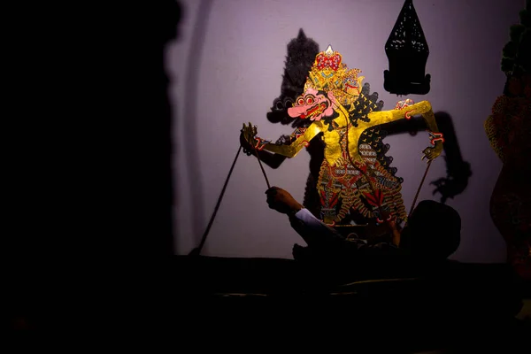 Wayang Kulit Shadow Puppets Java Indonesia Puppet Show Dalang Puppeteer — Stock Photo, Image
