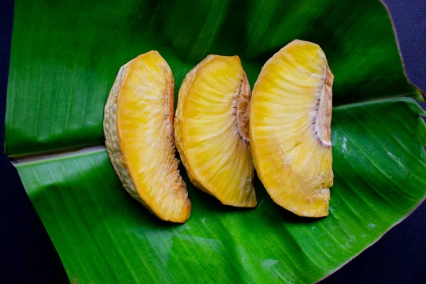 Sukun Goreng Fried Breadfruit Served Banana Leaf Black Background — Foto de Stock