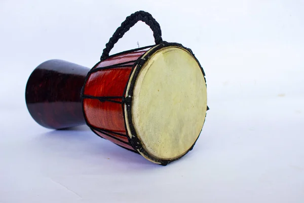 Djembe Trommeln Isoliert Auf Weißem Hintergrund Djembe Trommeln Isoliert Auf — Stockfoto