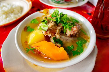 Sop buntut ya da öküz kuyruğu çorbası kuyruk öküzünden yapılan geleneksel bir çorbadır.